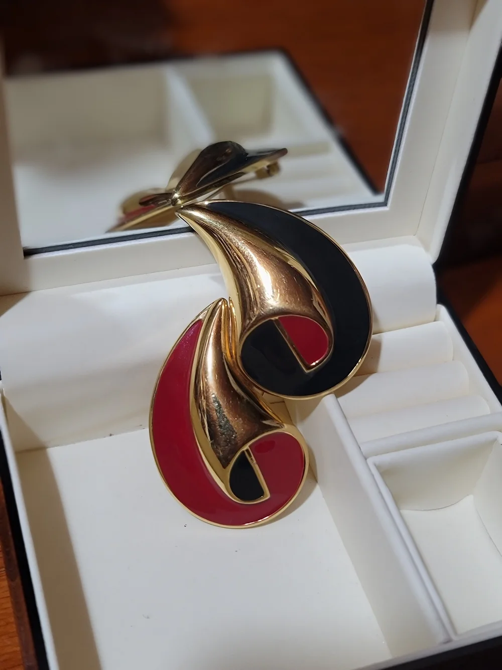 Monet sculptural gold